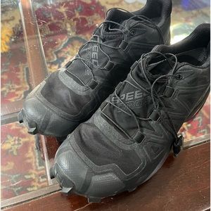 Salomon trail running shoe size 6.5. Used once